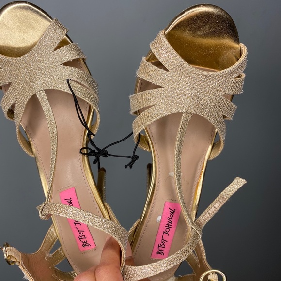 GOLD PLATFORM HEELS - Picture 6 of 9